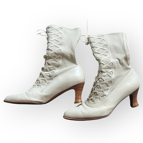Stuart Weitzman Vintage leather booties, cream, 2.5”kitten heel, size 10 narrow - Picture 1 of 13